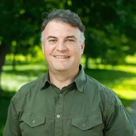 Headshot of Juan Alvez