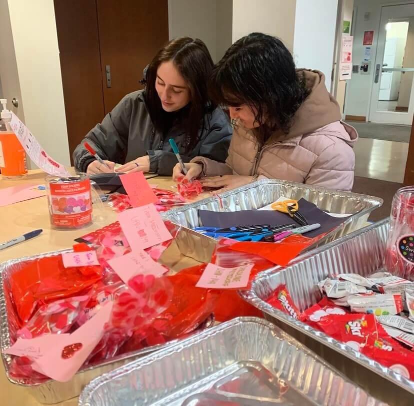 Students make Valentine's Day cards