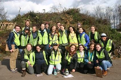 group photo of student volunteers