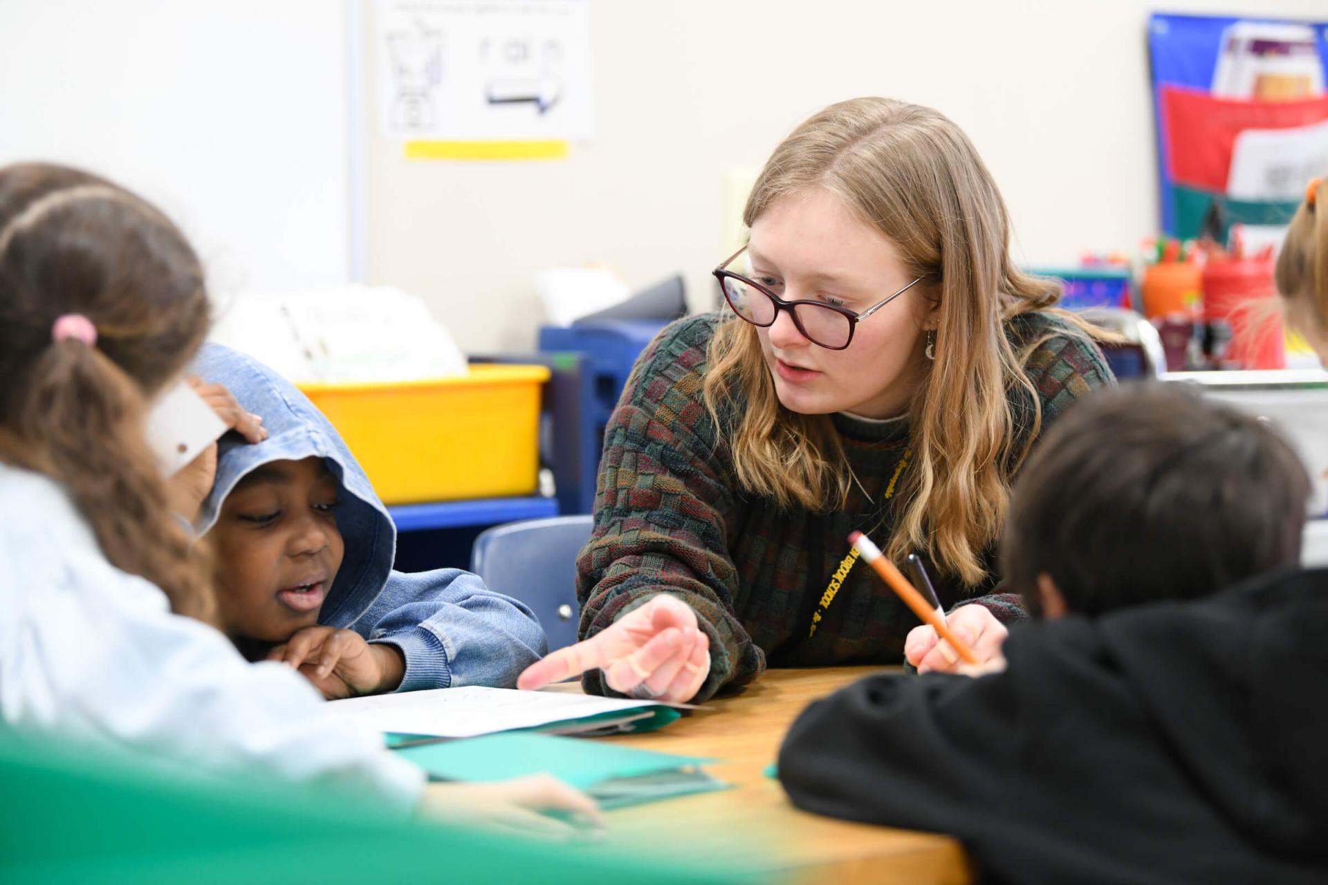 Charlie Meecham teaching a group of students during her internship at Allen Brook School..