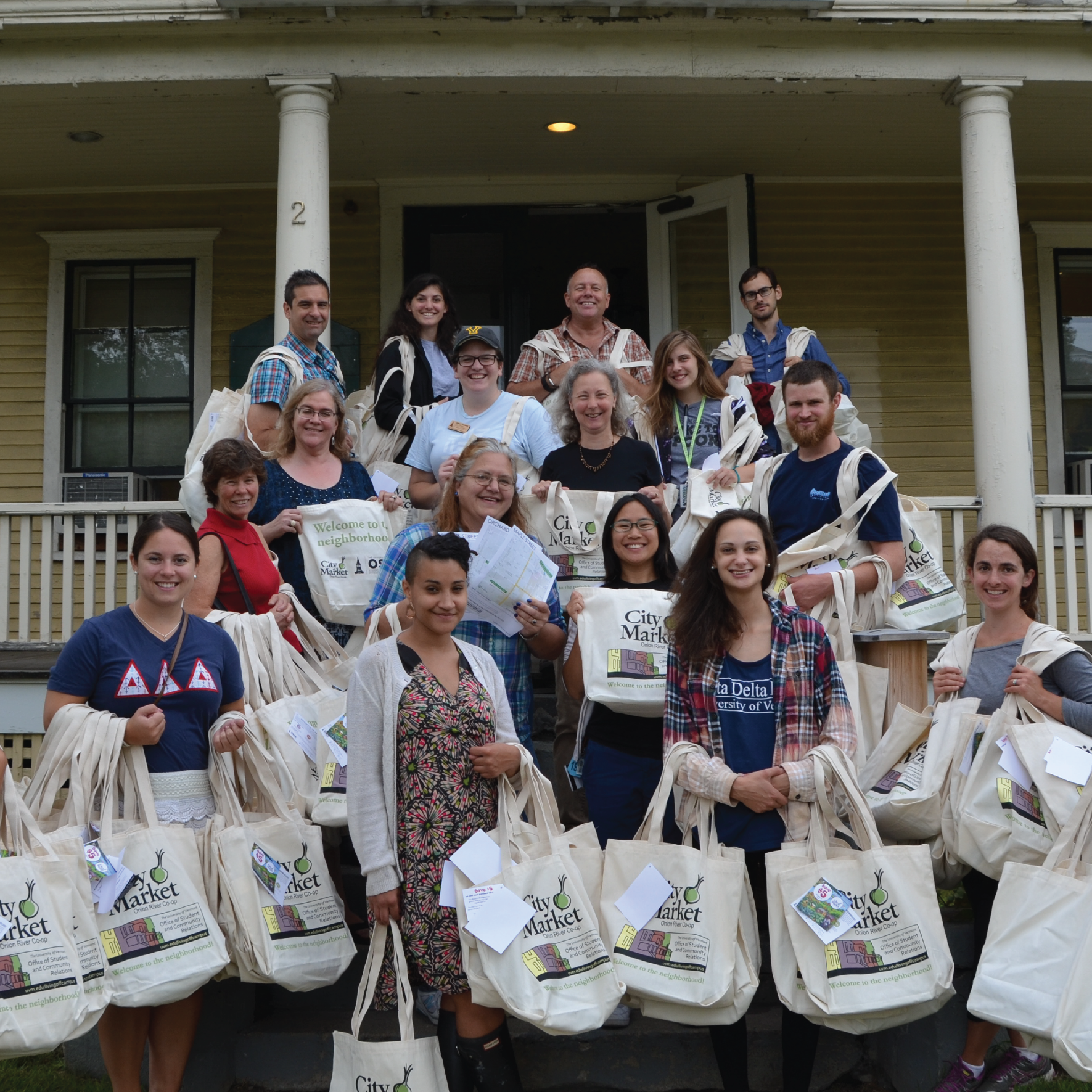 photo of volunteers gathered at the Office of Student & Community Relations to pass out Welcome Bags to off-campus students